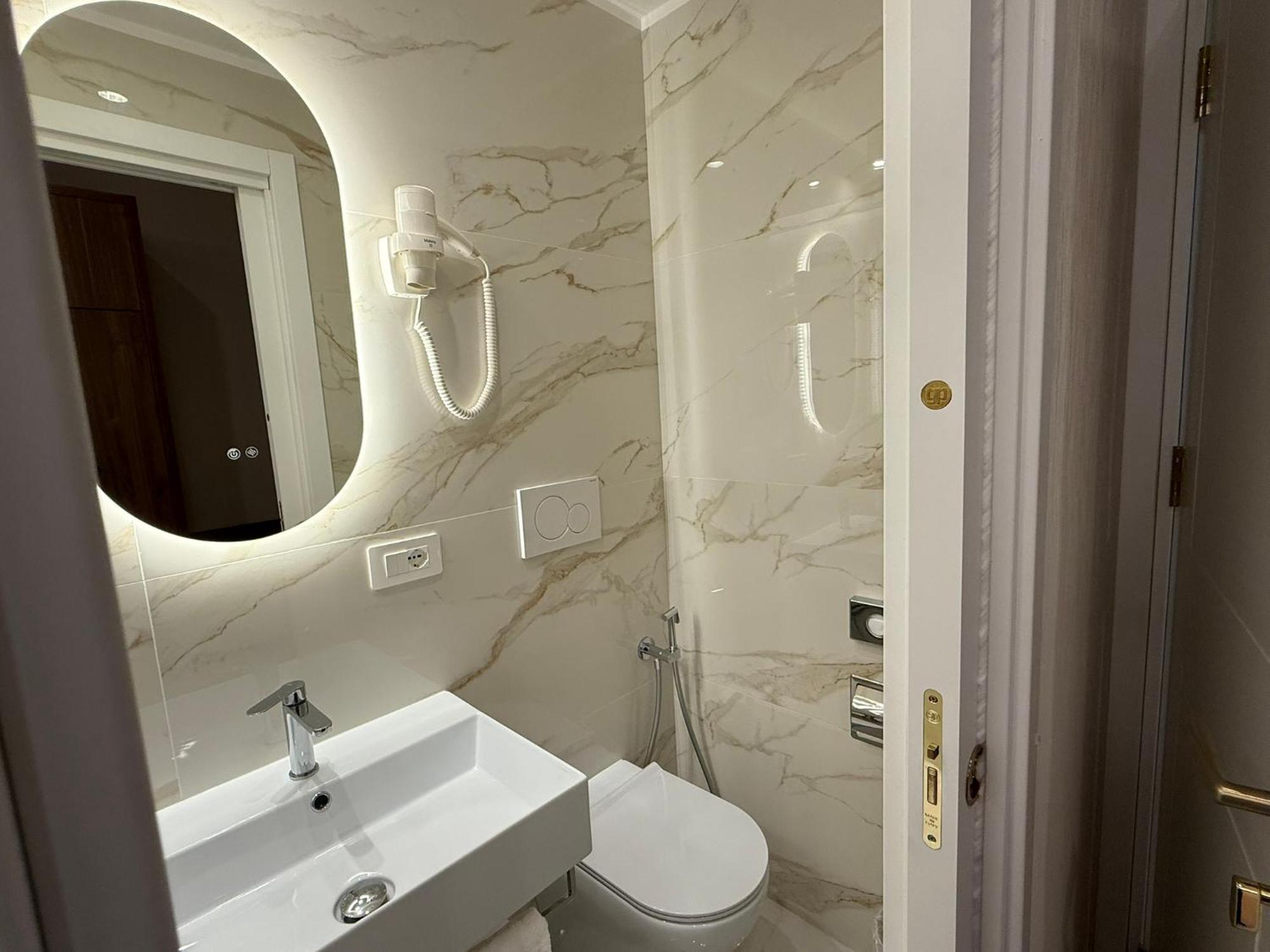 Hotel Lumi Rom